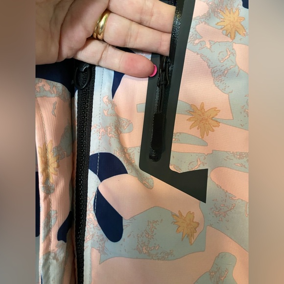 Pooluly Jacket - Picture 11 of 12